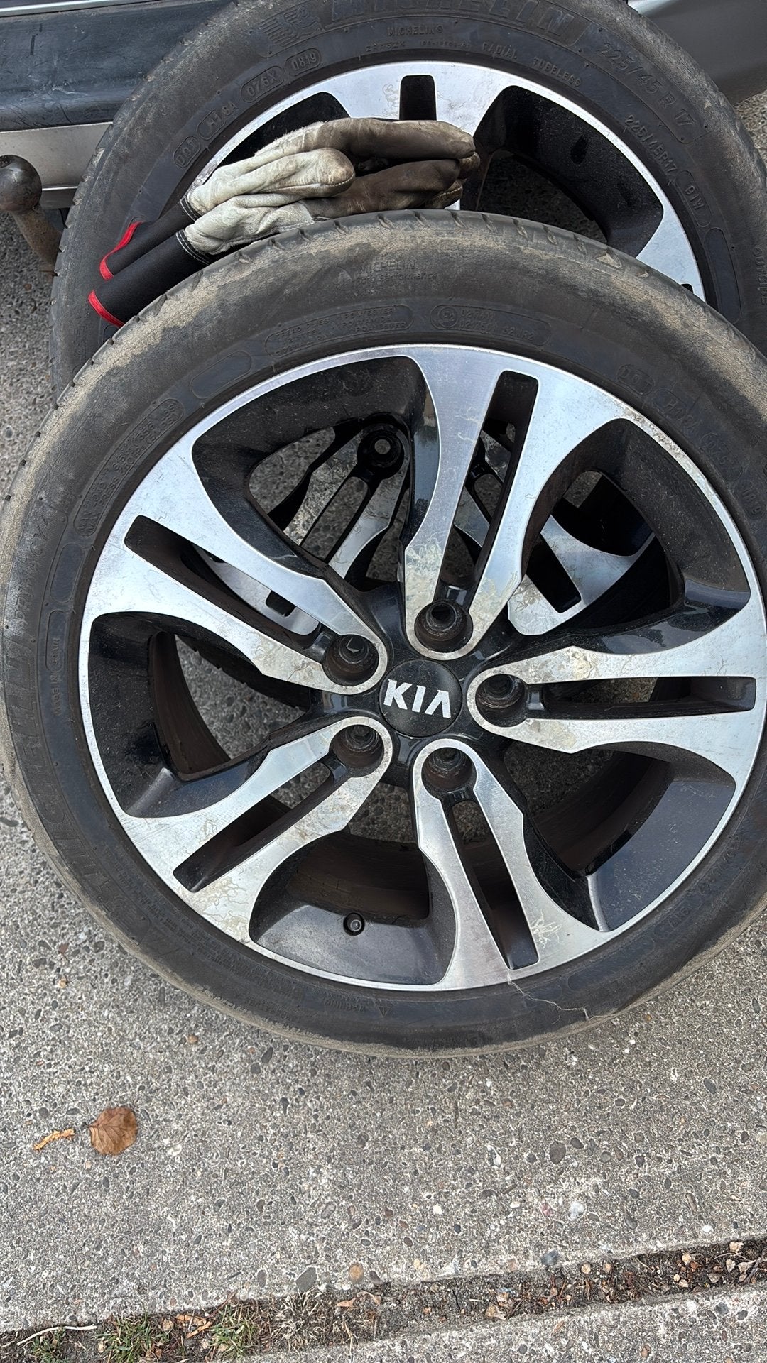 Kia velgen 17 inch met 225 45 17 banden 3–4 mm .. Michelin.., Auto diversen, Wieldoppen, Ophalen, Gebruikt
