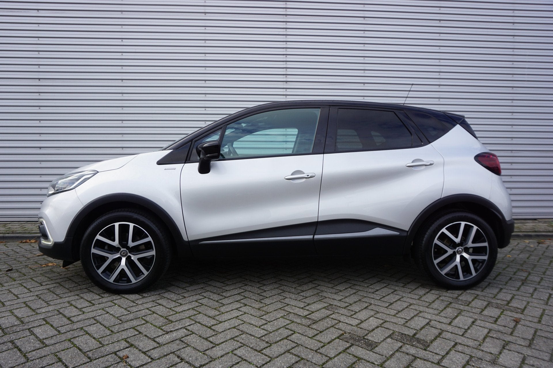 Renault Captur 1.3 TCe Version S AUTOMAAT - Airco / Navi / C, Auto's, Gebruikt, Euro 6, 4 cilinders, 150 pk