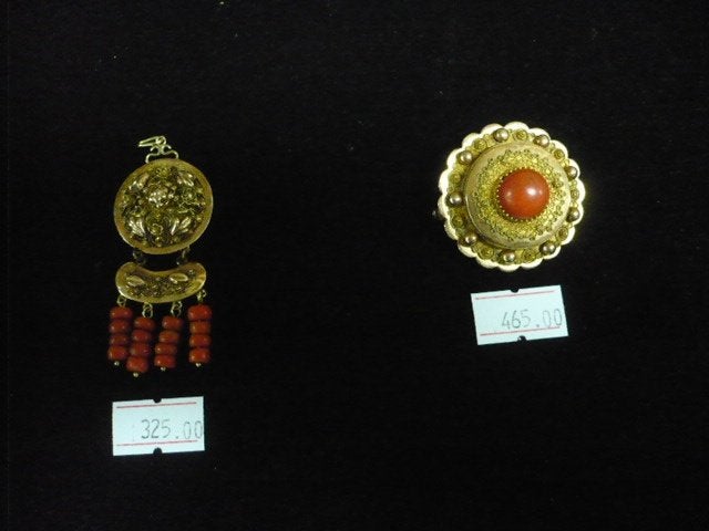 bloedkoraal broche en ketting hanger met goud zie de foto's, Ophalen of Verzenden, Goud