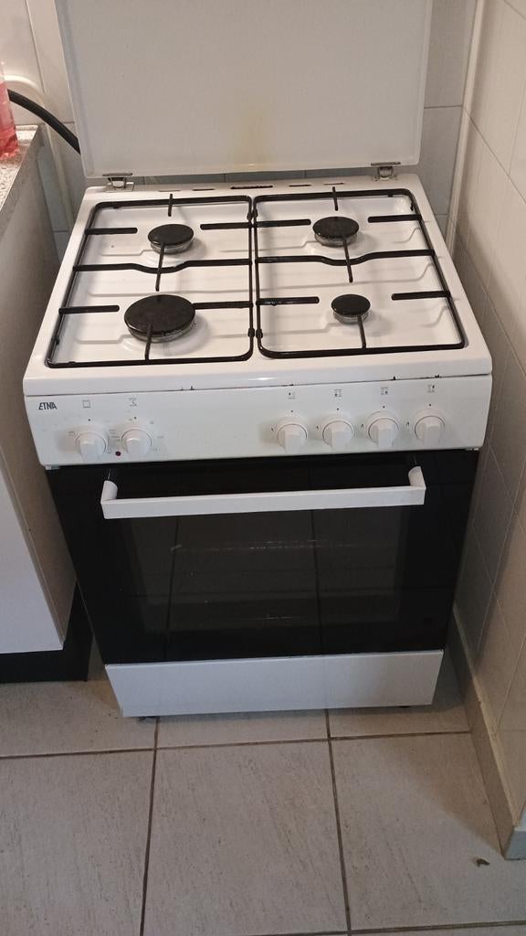 4 pits GASFORNUIS en OVEN. (Prijs 40,-), Witgoed en Apparatuur, Fornuizen, Gebruikt, Gas, Vrijstaand, 85 tot 90 cm