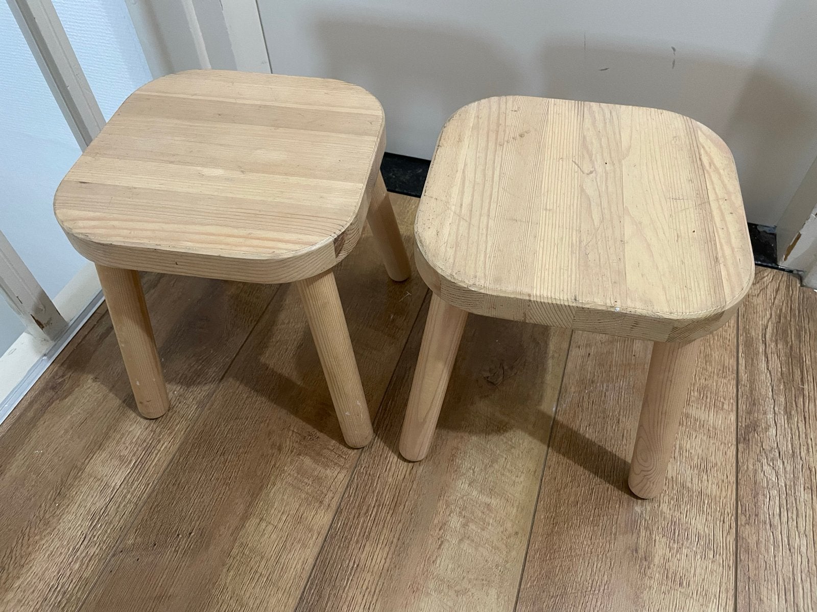 Twee IKEA krukjes, gebruikt maar nog helemaal goed, Ophalen, Gebruikt, Hout