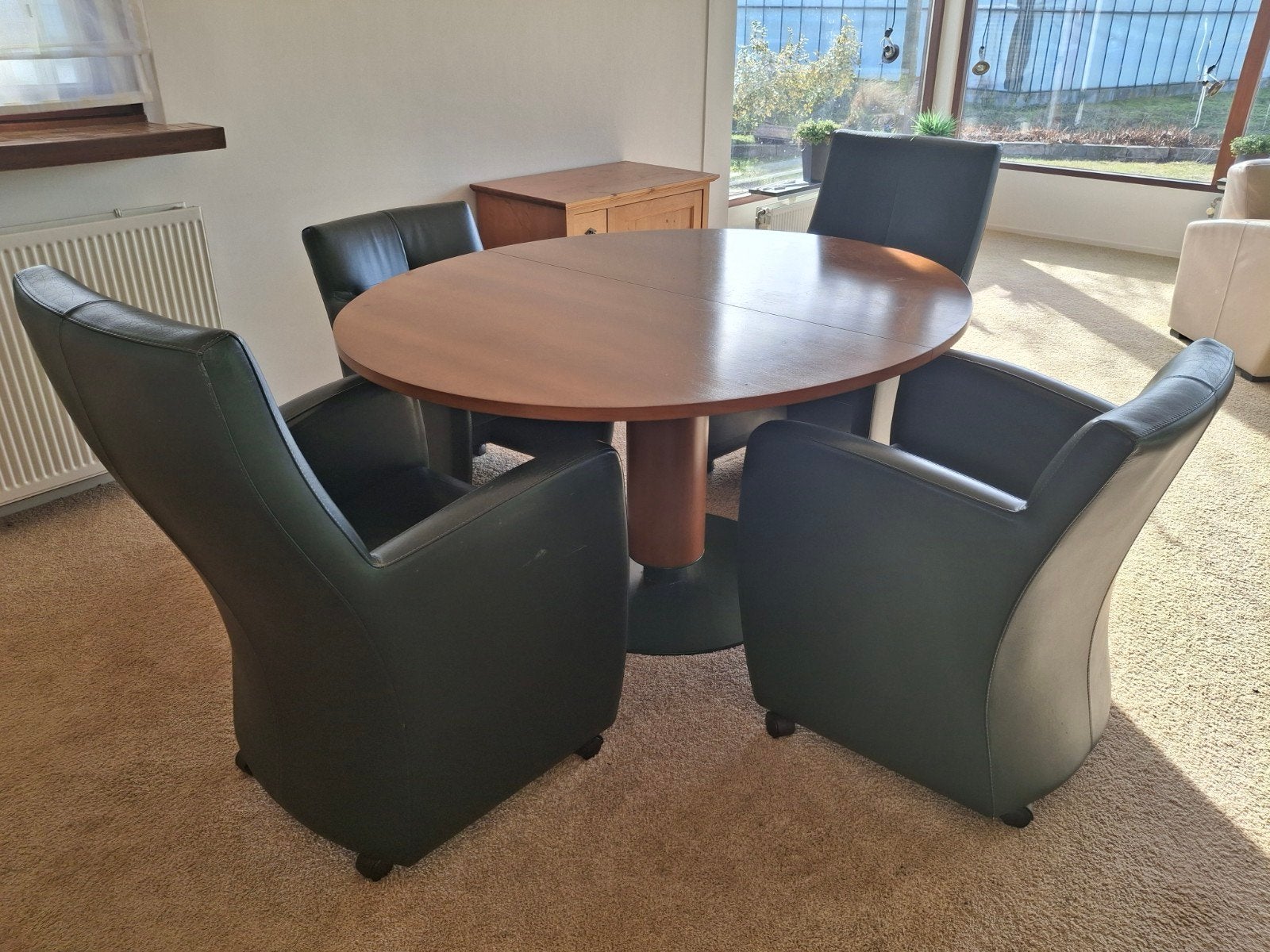 Leolux eetkamerstoelen met wieltjes (onderhoud nodig), Huis en Inrichting, Stoelen, Ophalen, Gebruikt, Overige kleuren, Leer