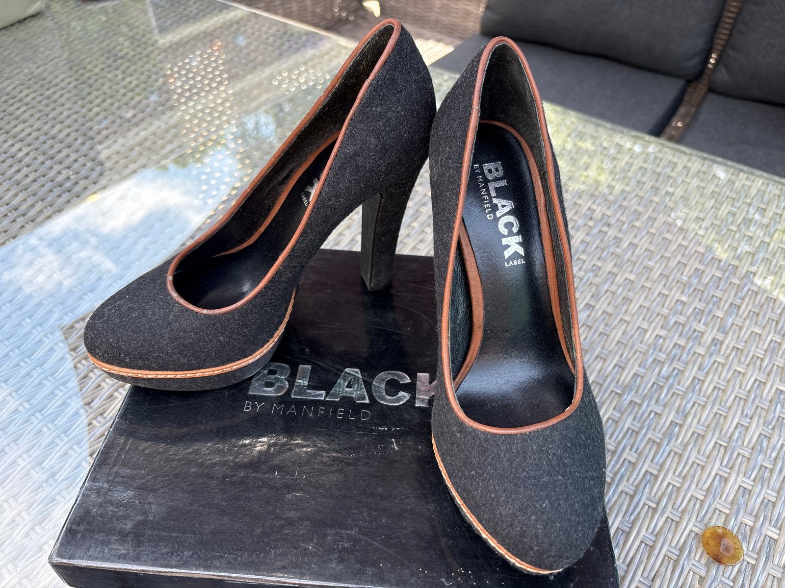 Donkergrijze pumps van Black by Manfield, maat 37, Pumps, Ophalen of Verzenden, Zo goed als nieuw, Grijs