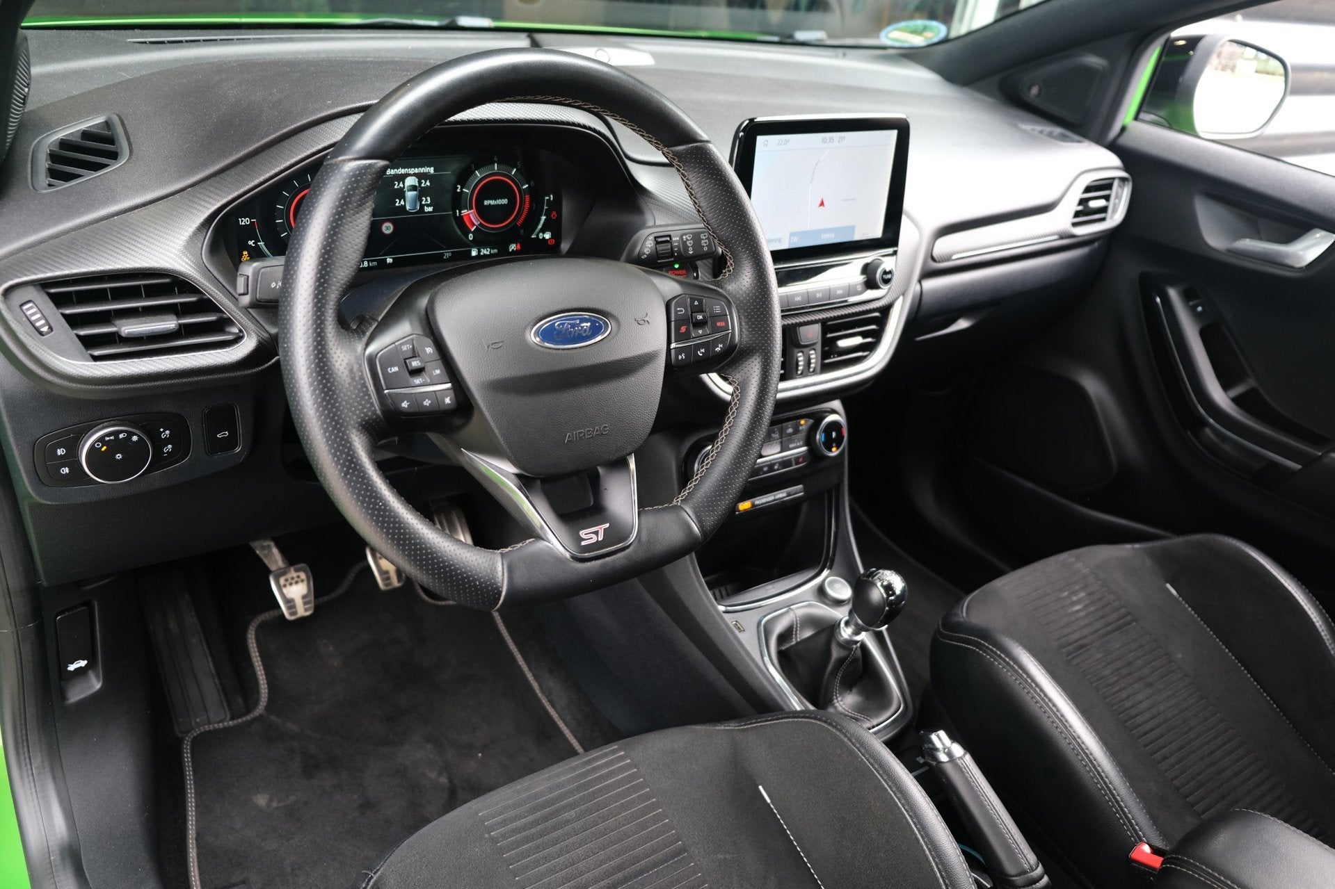 Ford Puma 1.5 EcoBoost ST-X PERFORMANCE Navi Trek Cam B&O Le, Voorwielaandrijving, 15 km/l, Zwart, 4 cilinders
