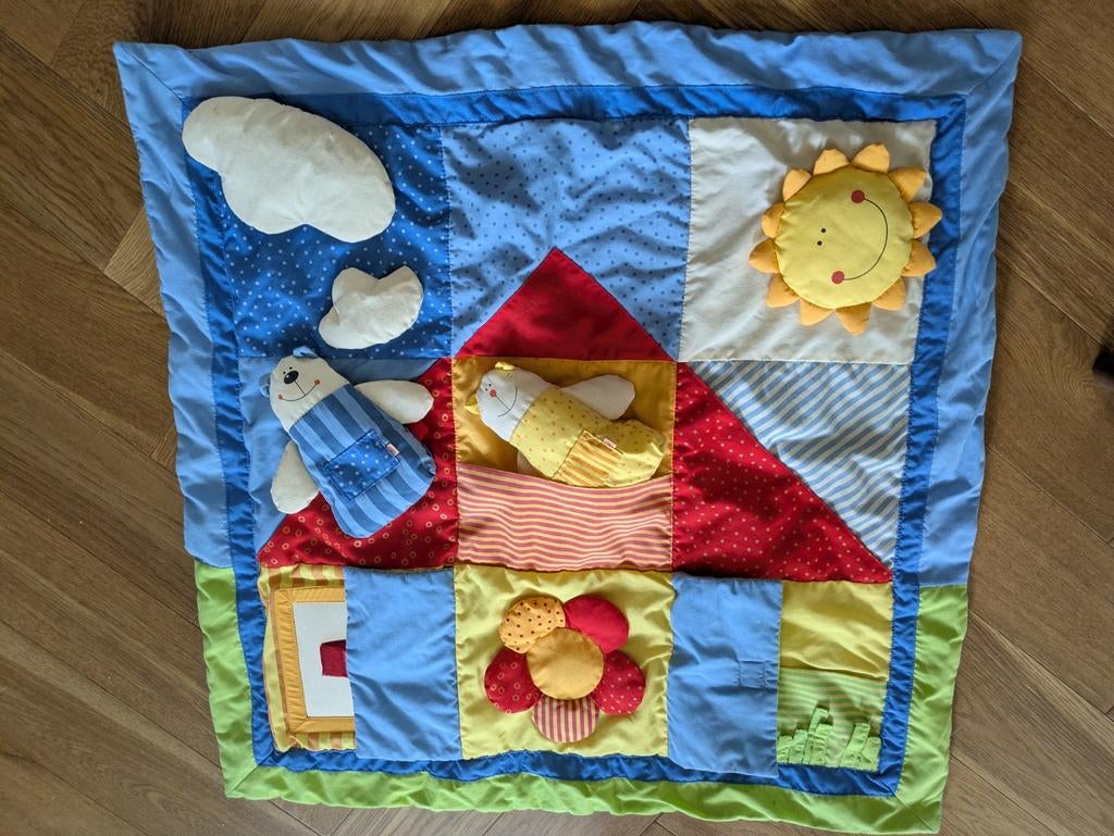 Haba speelkleed 'Huisje' met knuffels en activiteiten, Ophalen of Verzenden, Gebruikt