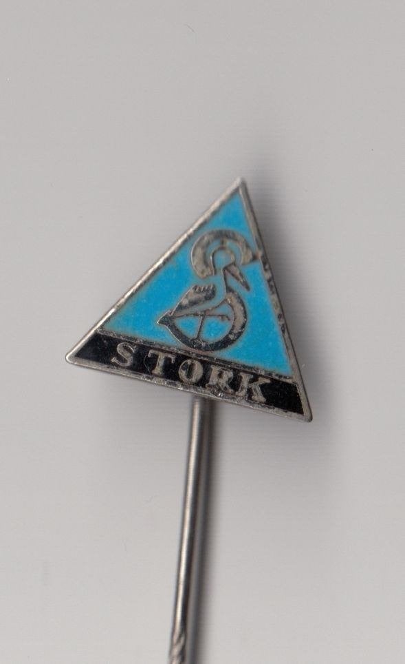 Stork Blauw Zwart Dieselmotoren Scheepvaart speldje Logo, Verzamelen, Gebruikt, Verzenden, Transport, Speldje of Pin