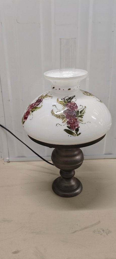 Vintage tinnen tafellamp. Kap met bloem decoratie, Antiek en Kunst, Antiek | Tin, Ophalen of Verzenden
