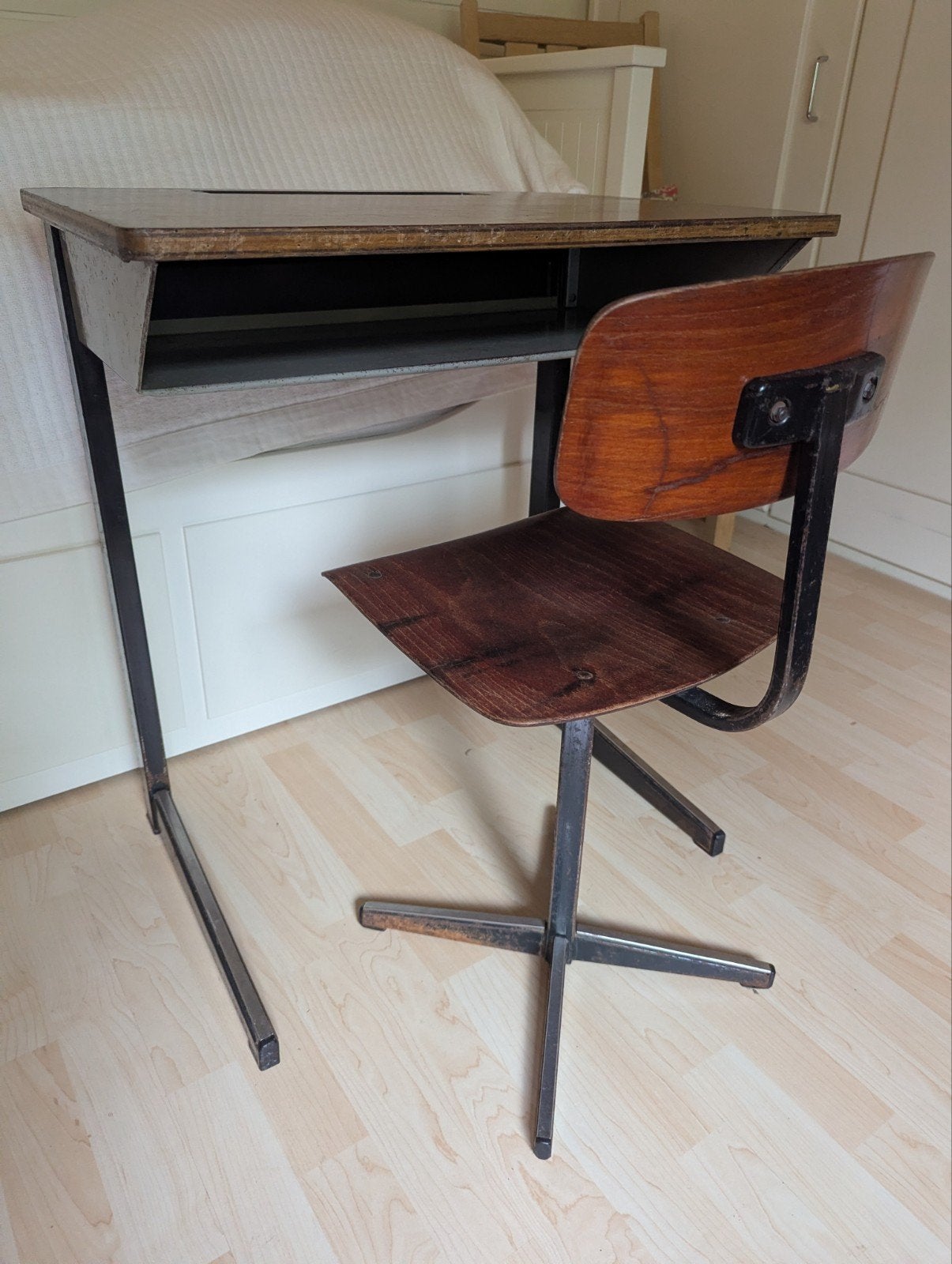Oud schoolbank setje jaren 70. hoogte 68cm, Ophalen, Gebruikt, 60 cm, 40 cm