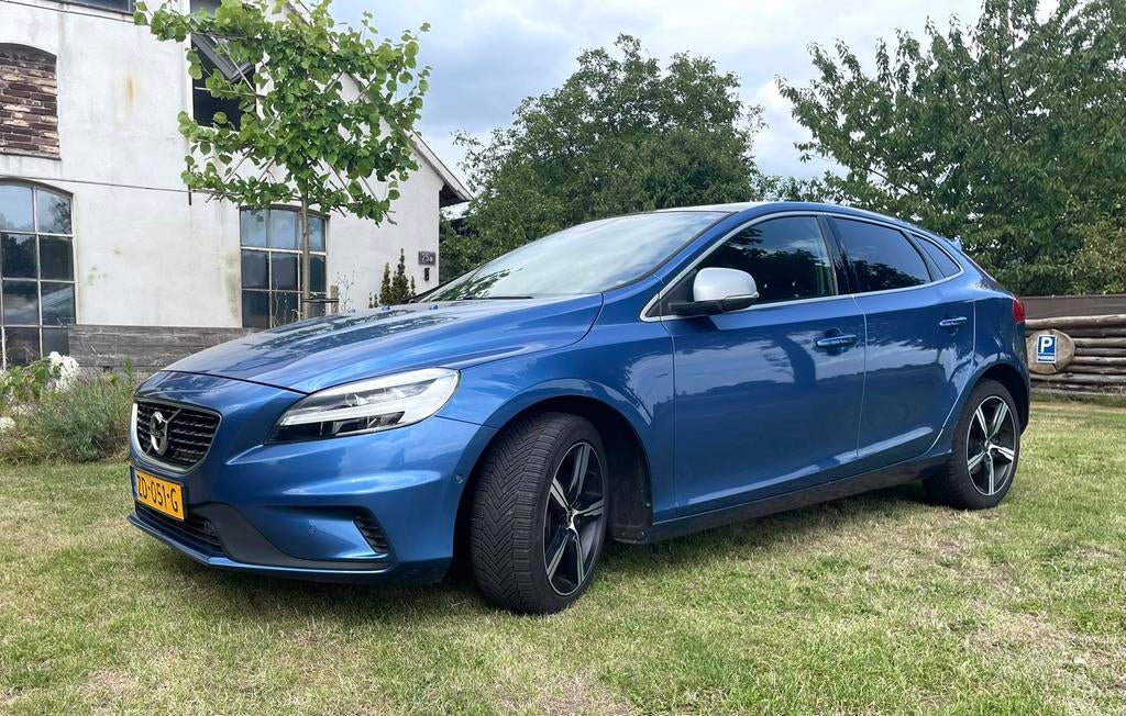 Volvo V40 T3, R-design, 2019  Blauw Geartronic, HarmanKardon, 1498 cc, 4 cilinders, 700 kg, Blauw