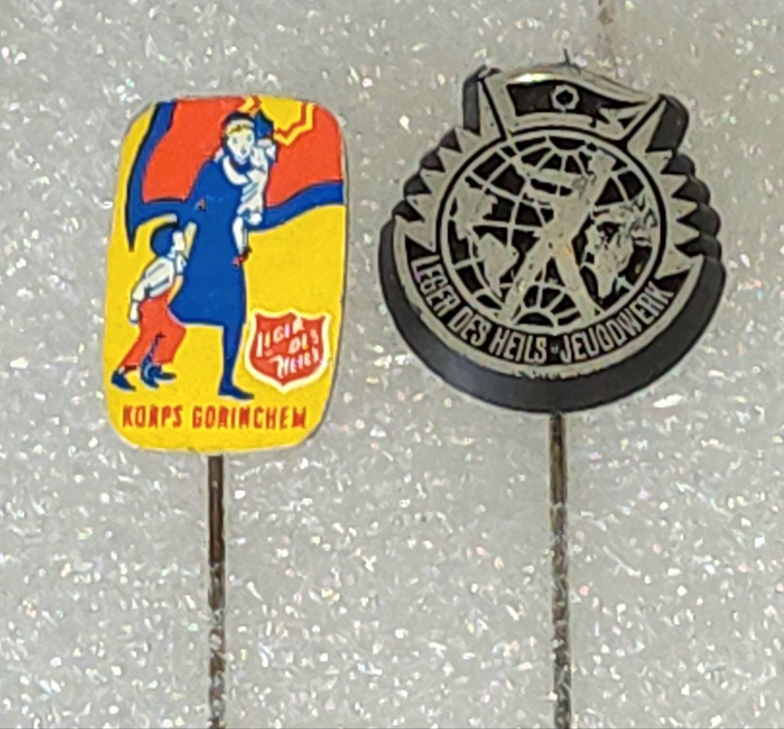 2 Speldjes Leger des Heils - Korps Gorinchem & Jeugdwerk, Verzamelen, Ophalen of Verzenden, Gebruikt, Overige onderwerpen, Speldje of Pin