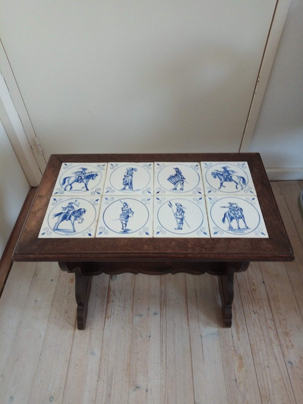 Antieke bijzettafel met Delfts Blauwe tegels, Antiek en Kunst, Ophalen