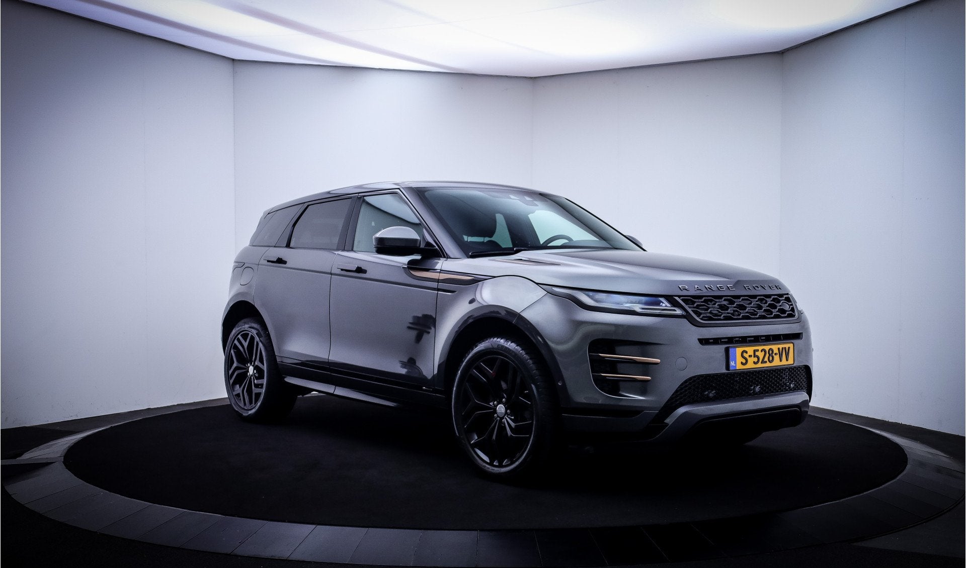 Land Rover Range Rover Evoque 2.0 P300 AWD R-Dynamic SE 300P, 4 cilinders, 120 €/maand, Bedrijf, Vierwielaandrijving