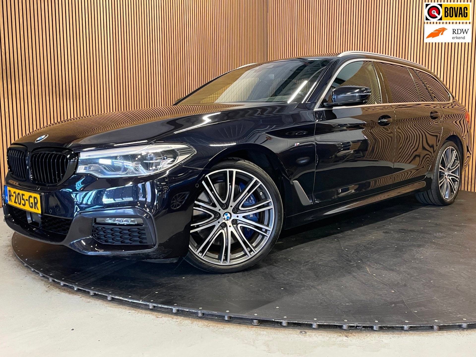 BMW 5-serie Touring 540d xDrive High Executive|320PK|EURO 6|, Auto's, Automaat, Gebruikt, 2000 kg, 320 pk