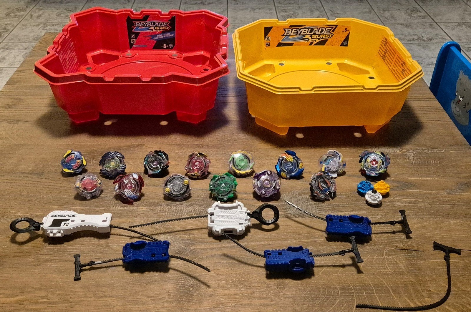 Grote Beyblade burst collectie met arena's en launchers, Ophalen of Verzenden, Gebruikt, Jongen of Meisje