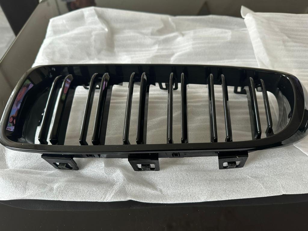 Nieuwe zwarte grill en diffuser voor BMW M4/4 serie, Auto-onderdelen, Carrosserie en Plaatwerk, Ophalen, Nieuw, Voor, BMW