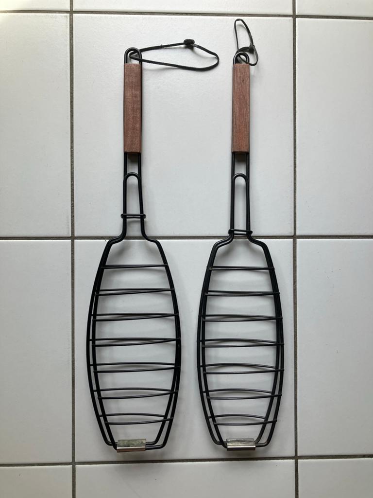 2 Nieuwe BBQ visklemmen met houten handvat 55 cm, Ophalen of Verzenden, Nieuw