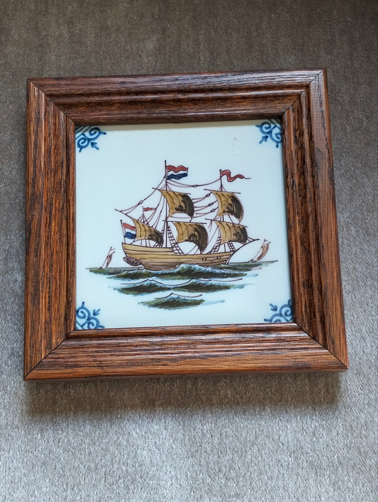 Ingelijste Makummer Aardewerk tegel met VOC-schip, Ophalen of Verzenden