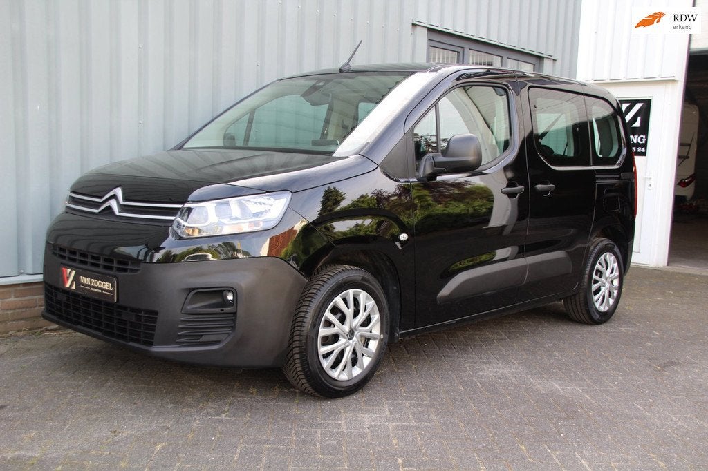 Citroen BERLINGO 1.2 PureTech 110pk *navi + parkeersensor +, Auto's, Citroën, Voorwielaandrijving, Gebruikt, 1199 cc, Zwart