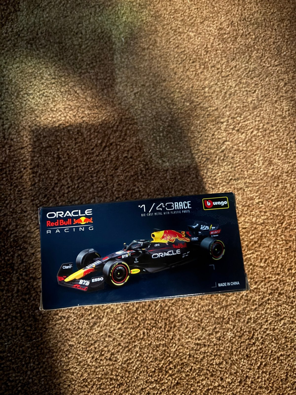Bburago Red Bull Racing RB18 2022 Max Verstappen 1:43, Hobby en Vrije tijd, Modelauto's | 1:43, Ophalen of Verzenden, Nieuw, Auto