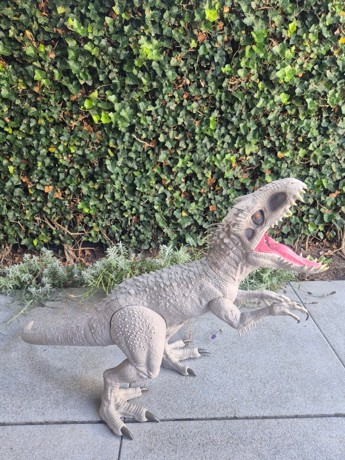 Jurassic World super kolossale Indominus Rex GPH95, Ophalen