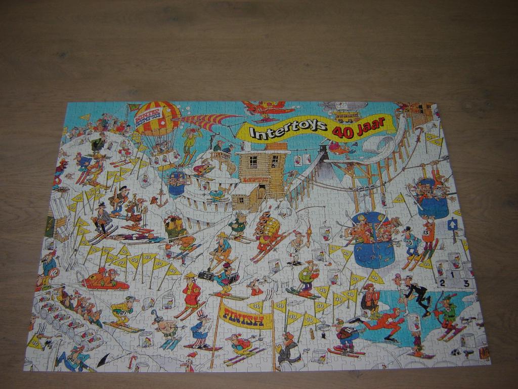 Puzzel Jan van Haasteren INTERTOYS 40 JAAR 1000 st., Ophalen of Verzenden, 500 t/m 1500 stukjes, Zo goed als nieuw, Legpuzzel