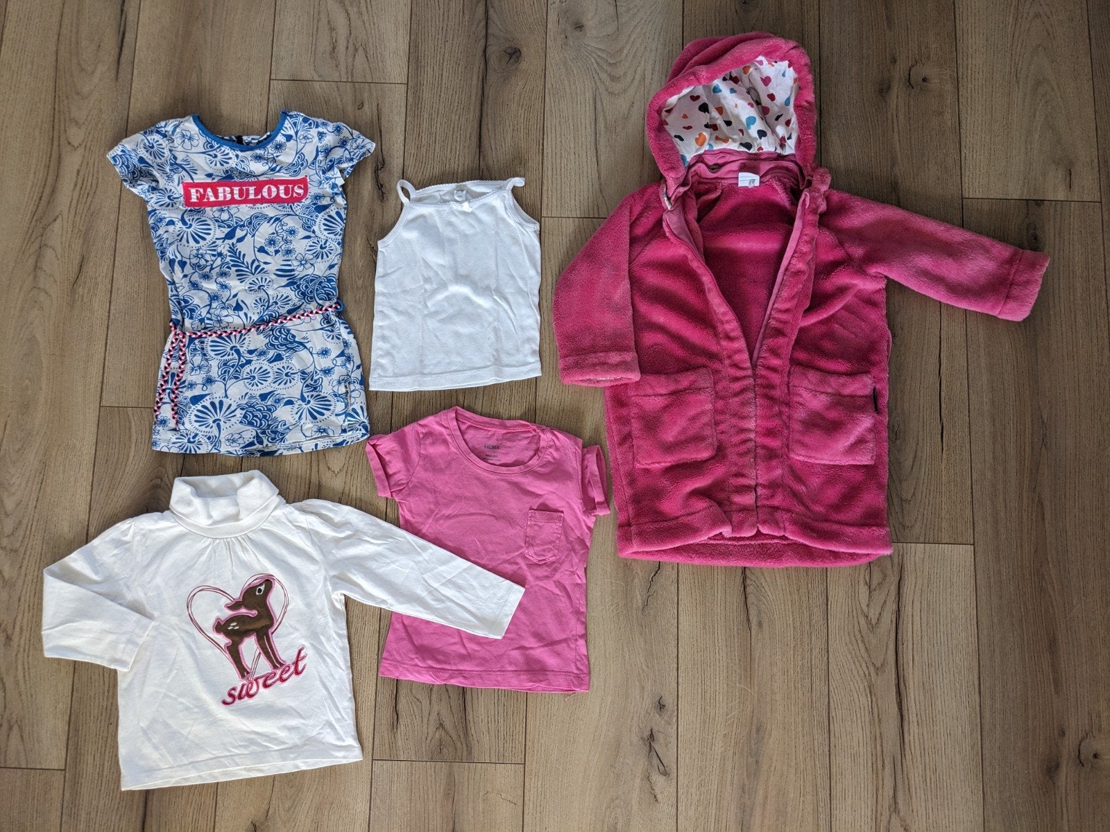 Kledingpakket meisje, maat 86-92: jurk, badjas, shirts, Kinderen en Baby's, Babykleding | Overige, Ophalen of Verzenden, Zo goed als nieuw