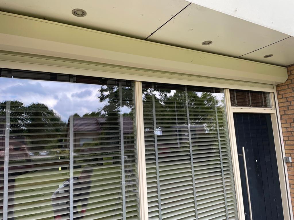 Electrisch Rolluik circa 3.57m breed / 279 hoog., Ophalen of Verzenden, Gebruikt, Wit