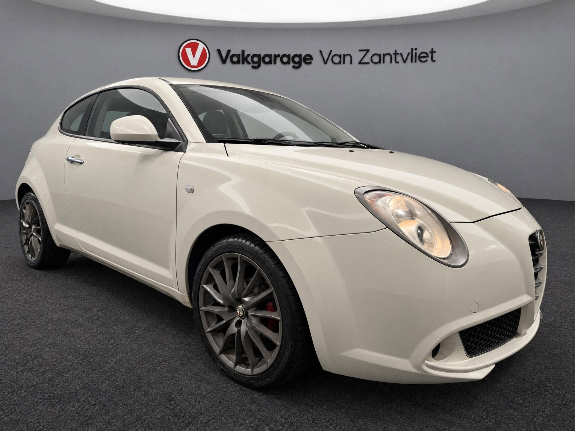 Alfa Romeo MiTo 0.9 TwinAir SBK (12 mnd BOVAG-garantie), Auto's, Gebruikt, Zwart, Origineel Nederlands, Handgeschakeld