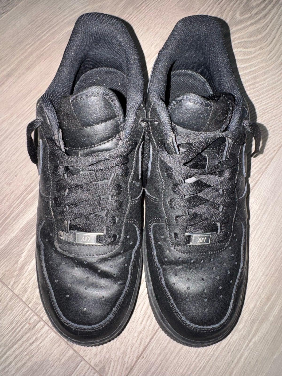 Nike Air Force 1 '07 "Triple Black" - Maat 42,5, Kleding | Heren, Schoenen, Ophalen of Verzenden, Zo goed als nieuw, Zwart, Sneakers of Gympen