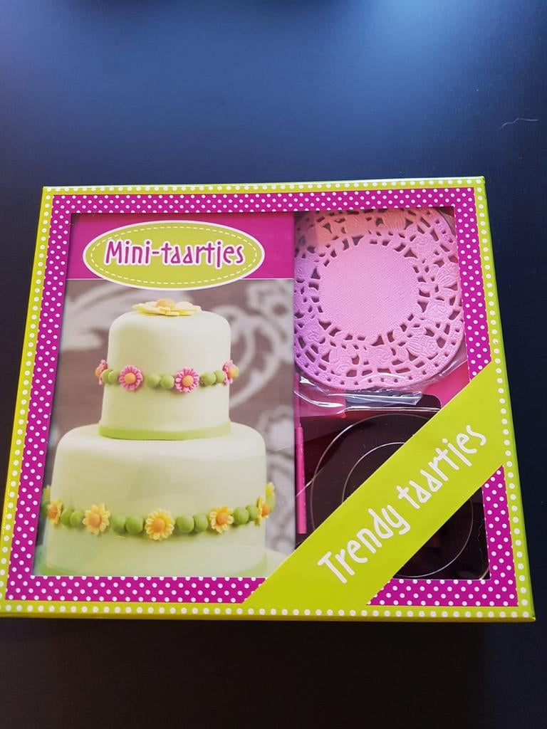 Boek-Box - Mini-taartjes/Trendy taartjes. Nieuw!, Ophalen of Verzenden, Taarten, Boek of Tijdschrift