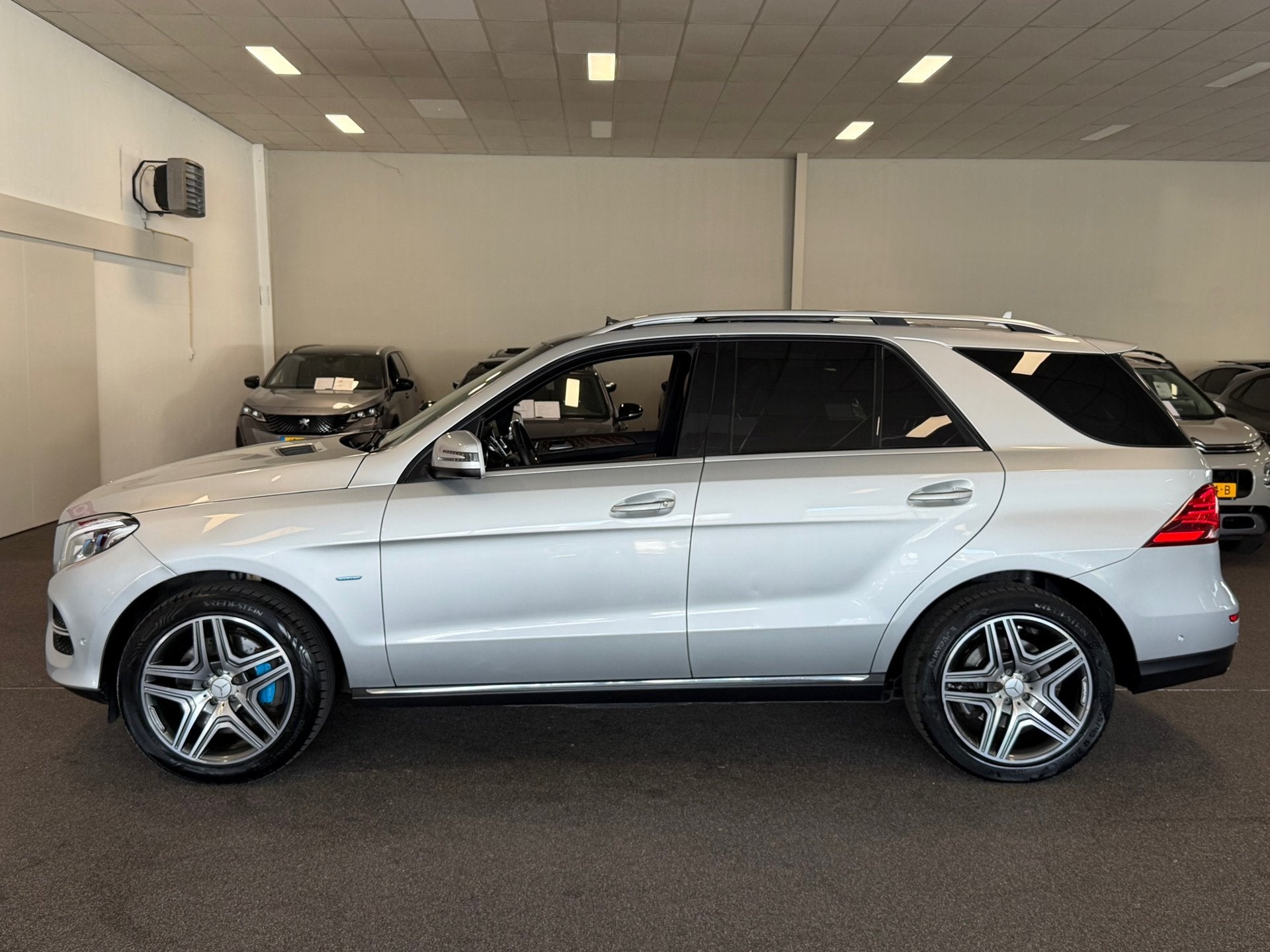 Mercedes-Benz GLE-klasse 500 e 4MATIC AMG|NAVI|CAMERA|PANO|L, Automaat, Gebruikt, 2000 kg, GLE