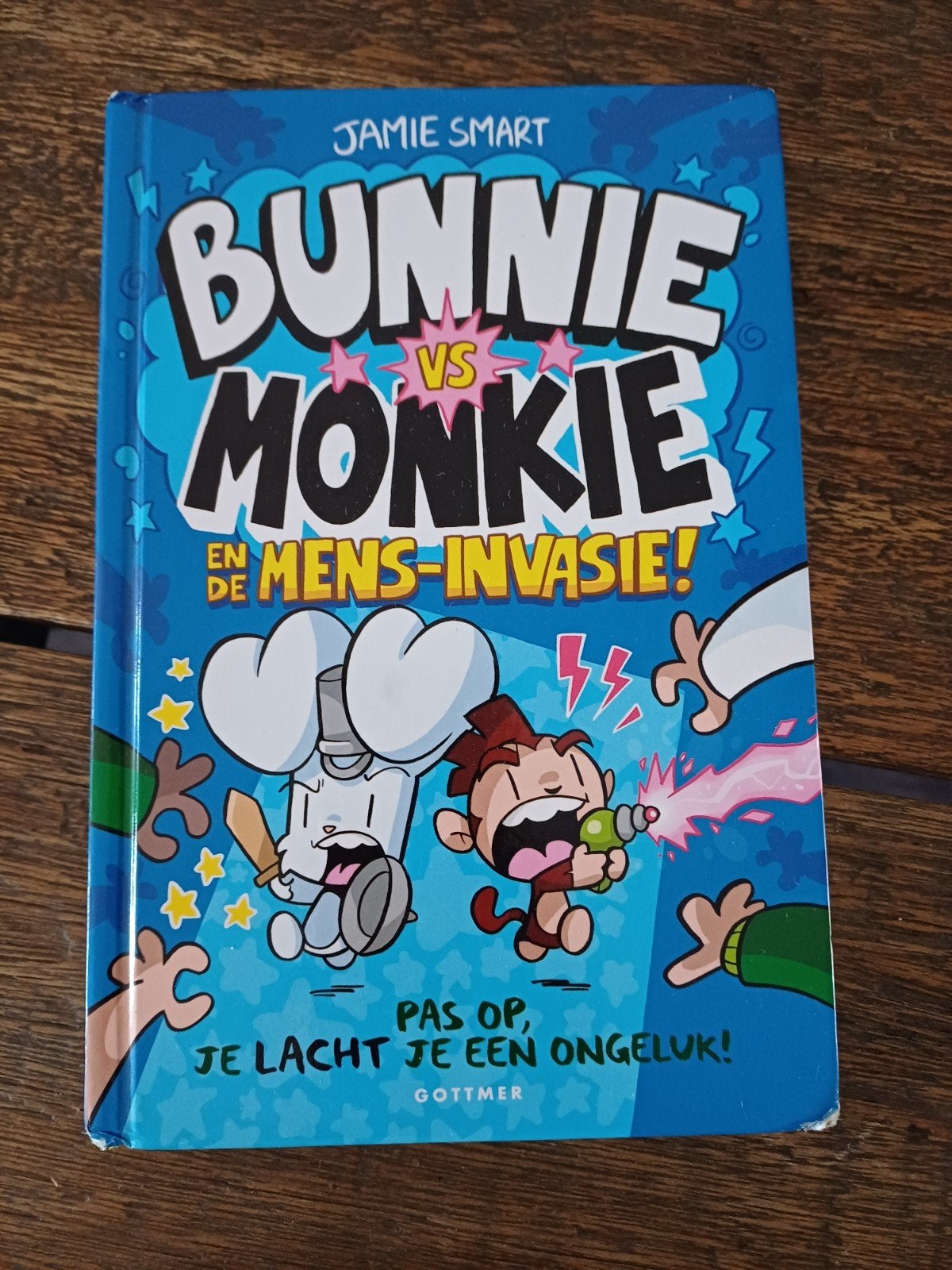Jamie Smart - Bunnie vs Monkie en de mens-invasie!, Gelezen, Fictie algemeen, Ophalen of Verzenden, Jamie Smart