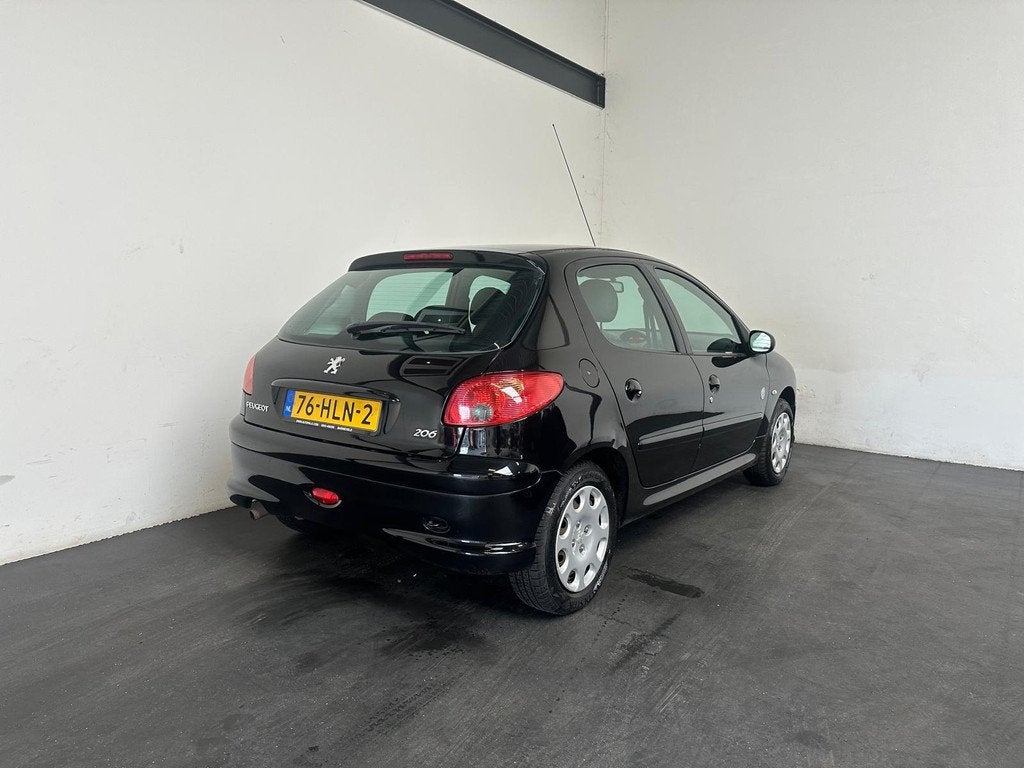 Peugeot 206 1.4 Génération Airco. Elek. Pakket! (bj 2009), Voorwielaandrijving, 31 €/maand, 4 cilinders, Zwart