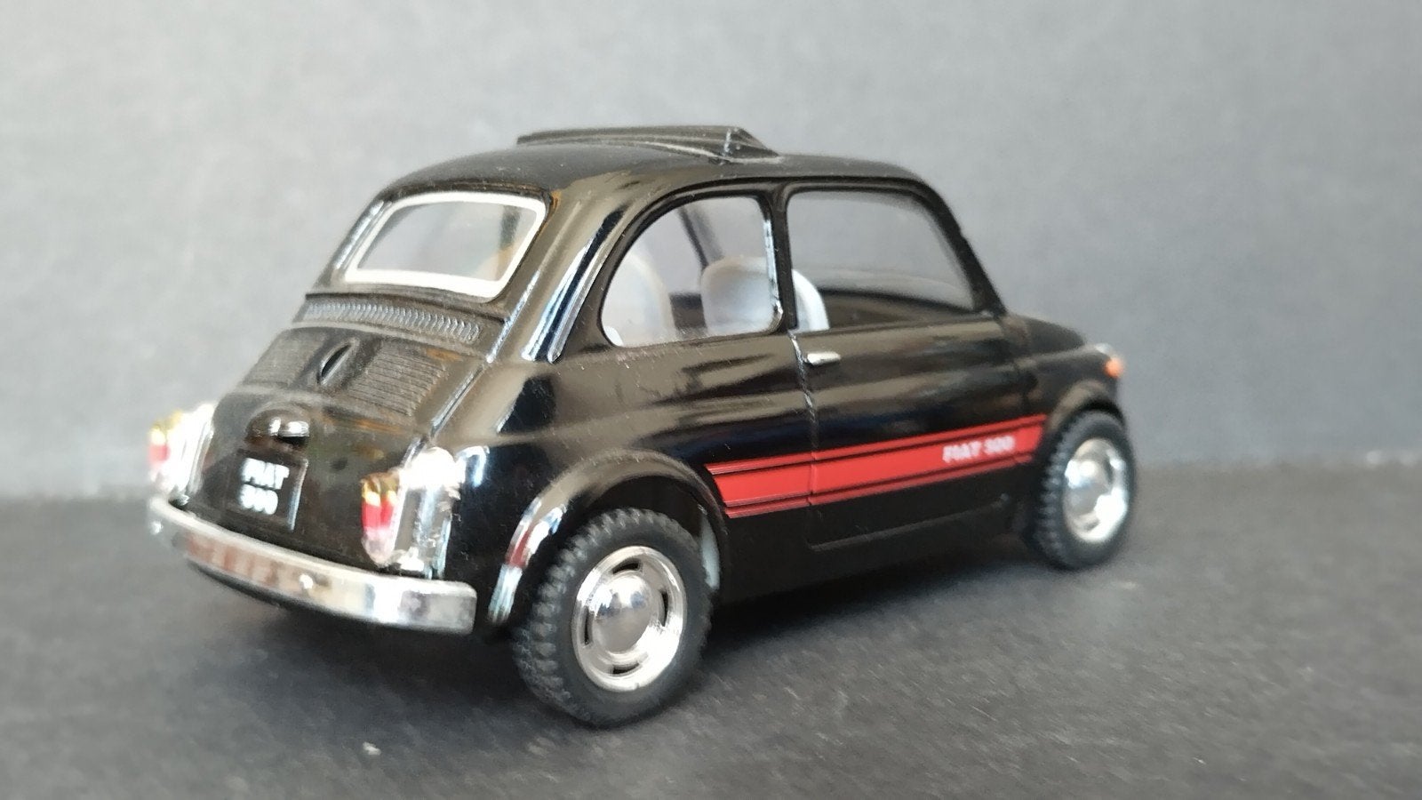 Fiat 500 Abarth Black 1:24 Kinsmart Pol, Overige merken, Auto, Verzenden, .