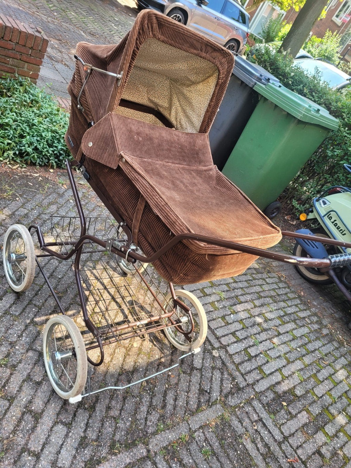 Vintage Kinderwagen - Bruin Ribfluweel, Kinderen en Baby's, Kinderwagens en Combinaties, Gebruikt, Met reiswieg, Ophalen, Kinderwagen