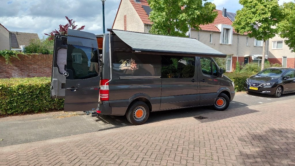 Buscamper Mercedes-Benz Sprinter V6 3.0 liter lage km's, Euro 5, Stof, Zwart, 2800 kg