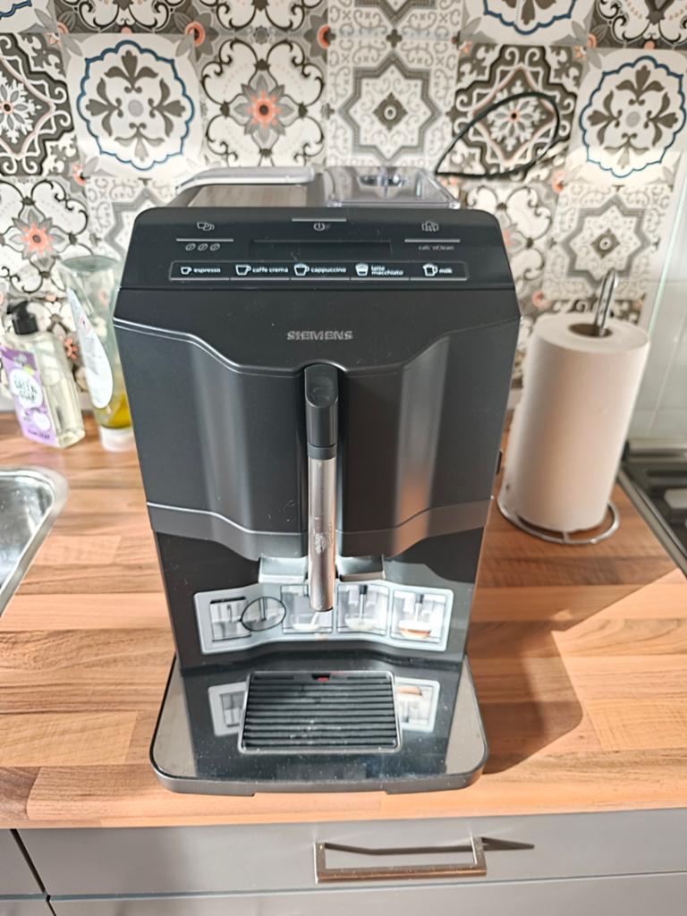 Siemens EQ3 300 bonen koffiezetapparaat, Witgoed en Apparatuur, Koffiezetapparaten, Ophalen, Gebruikt, Koffiemachine, Koffiebonen