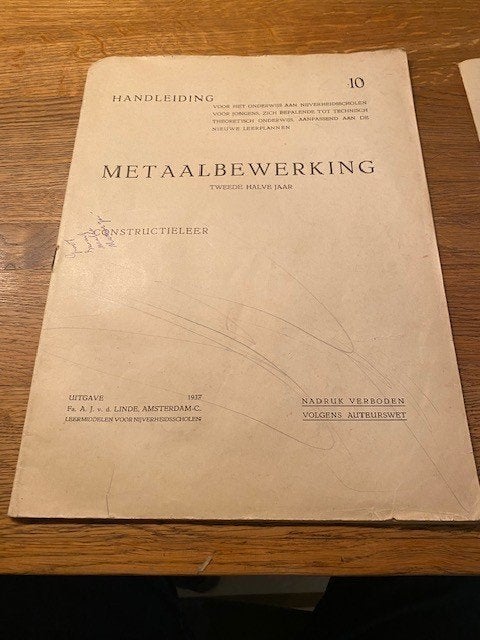 Leuk oud schoolboek metaalbewerking uit 1937 ;27 bladzijde, Boeken, Techniek, Ophalen of Verzenden, Gelezen, Werktuigbouwkunde