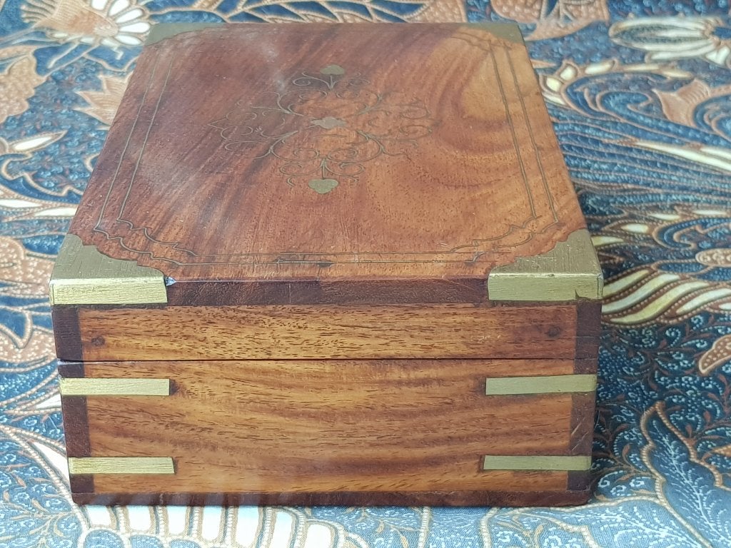Prachtig antiek Oosters kistje van mahoniehout en koper., Antiek en Kunst, Ophalen of Verzenden