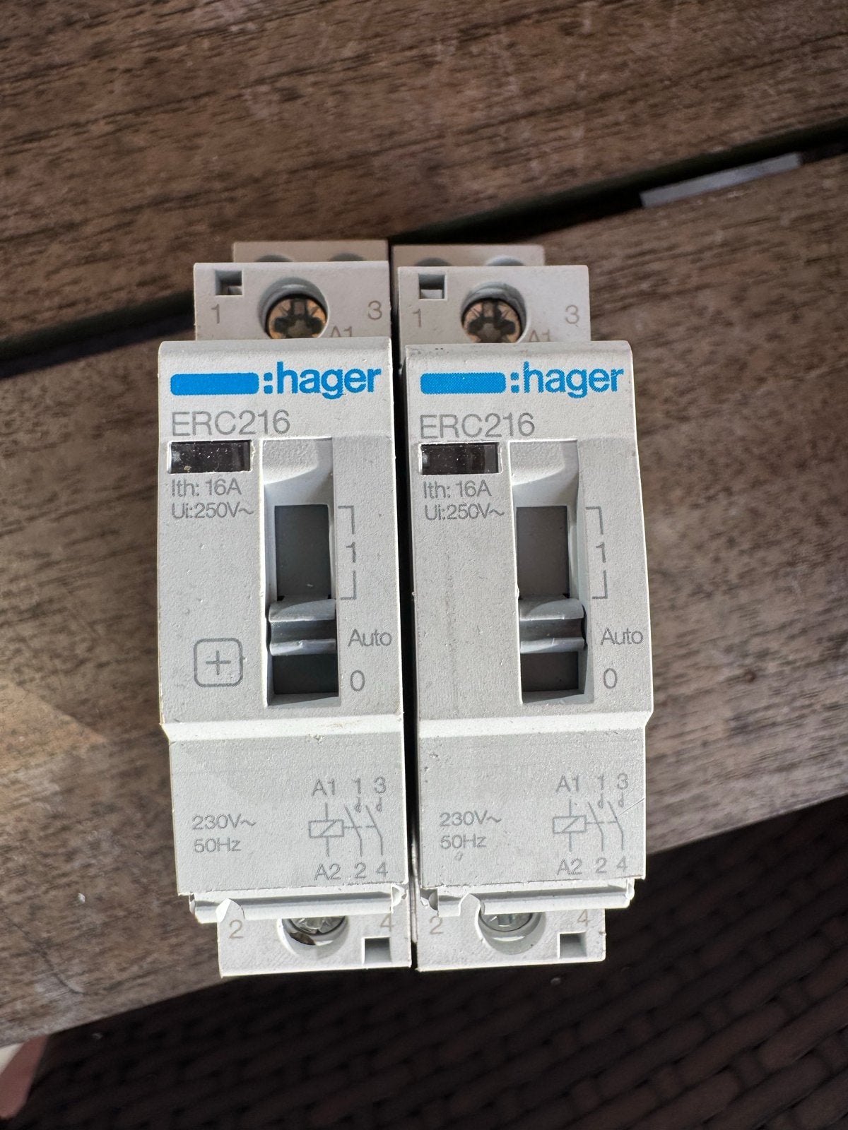 Hager ERC216 Relais 16A 250V~ (2 stuks), Ophalen of Verzenden, Gebruikt, Hager, Aardlekschakelaar