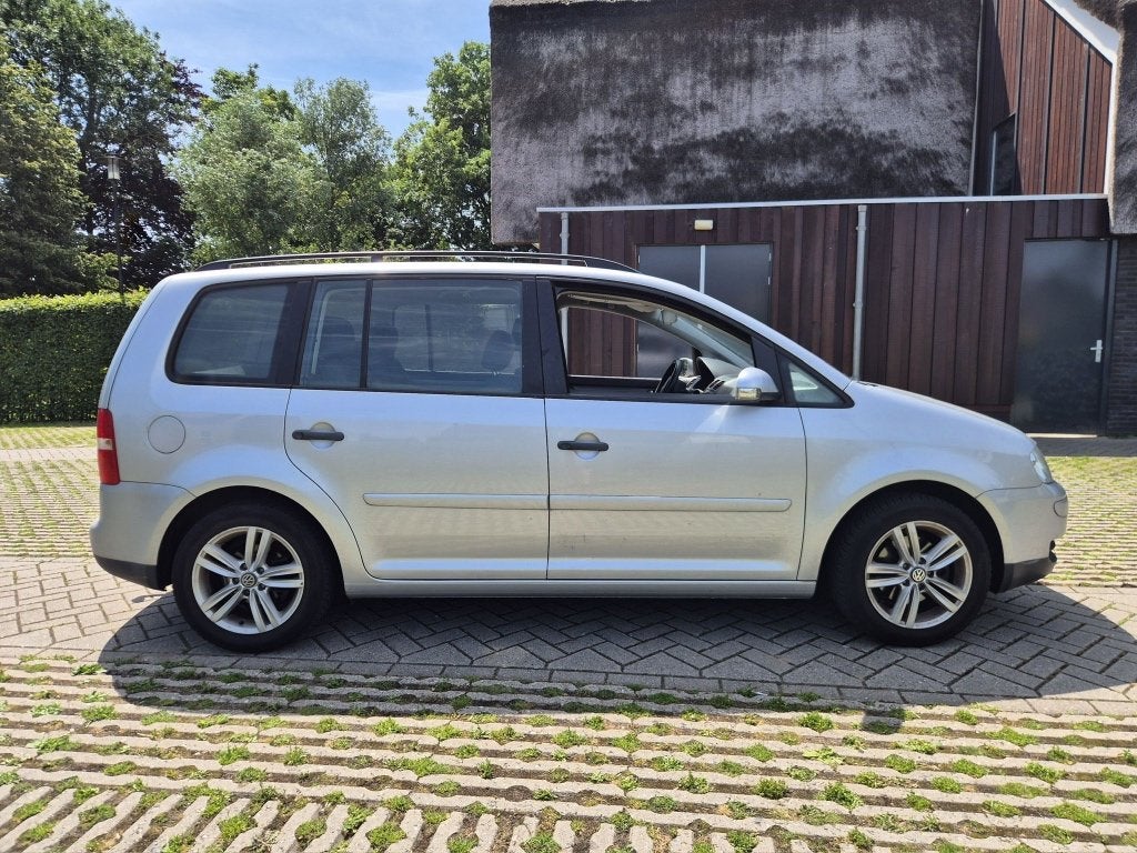 Volkswagen Touran 1.6 85KW 2006 Grijs, 4 cilinders, Trekhaak, Origineel Nederlands, 75 €/maand