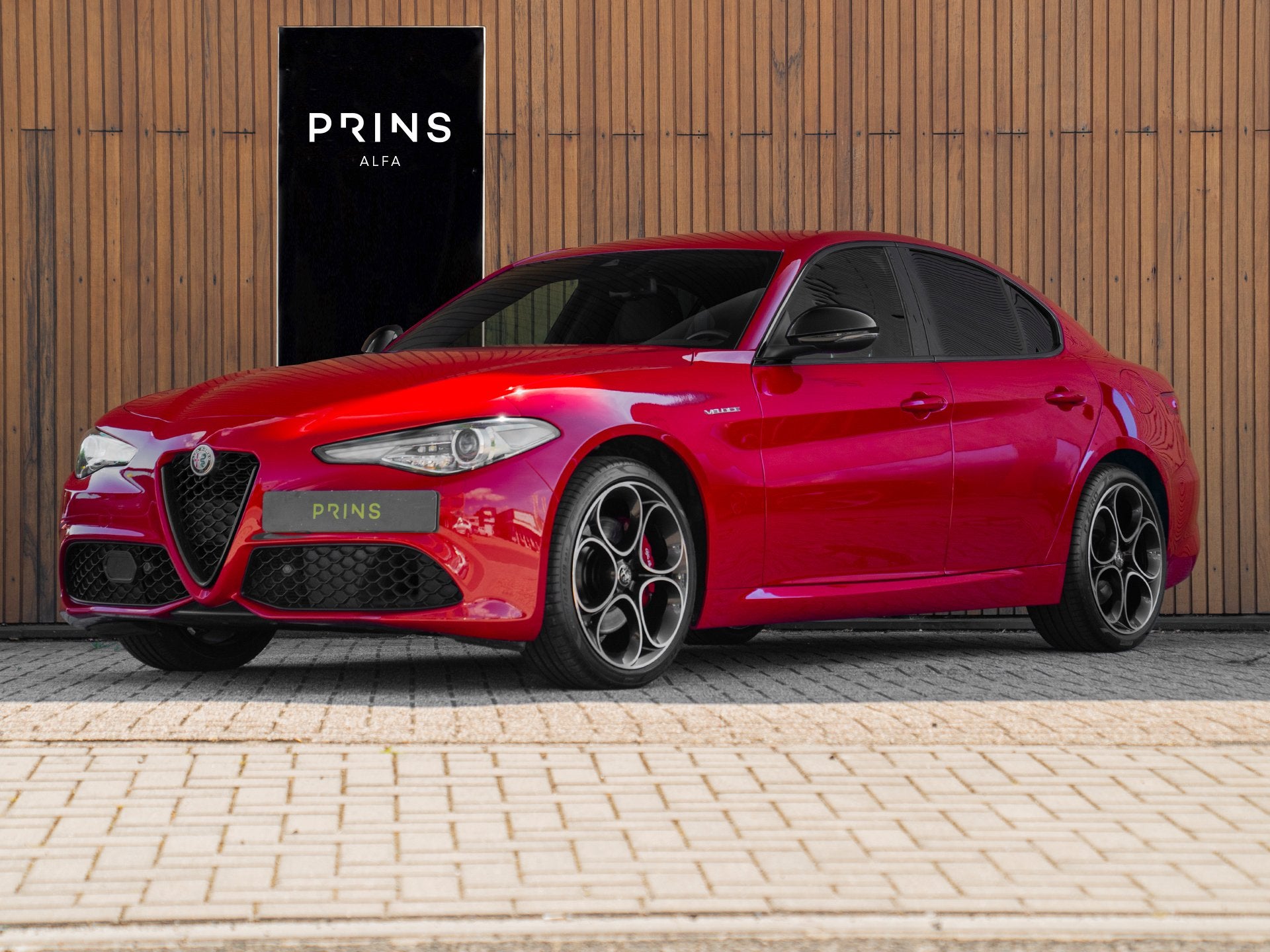 Alfa Romeo Giulia 2.0 T Veloce 280pk AWD | 19'' | Carplay |, 745 kg, Met garantie (alle), Leder, Bedrijf