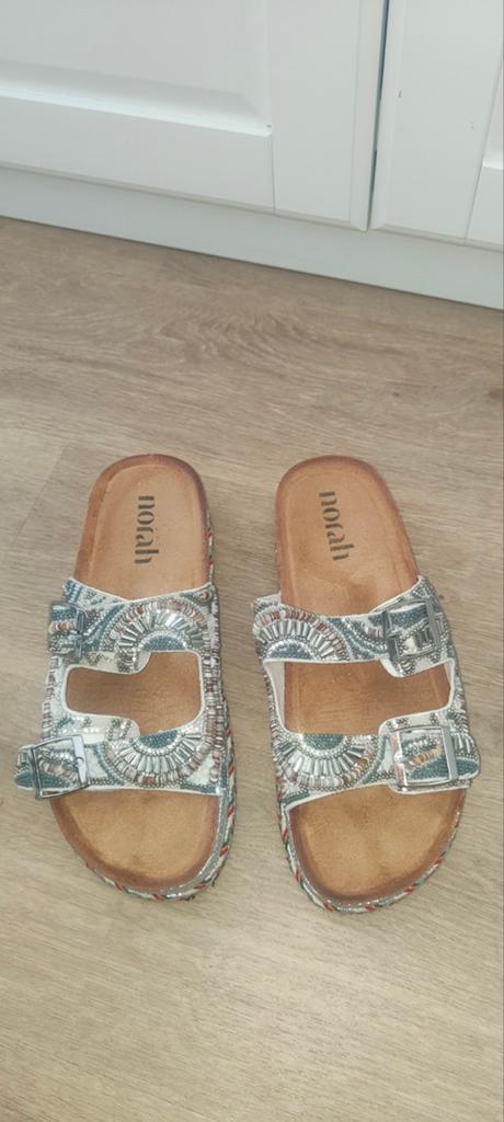 Nieuwe Norah slippers met plateauzool maat 39., Ophalen of Verzenden, Nieuw