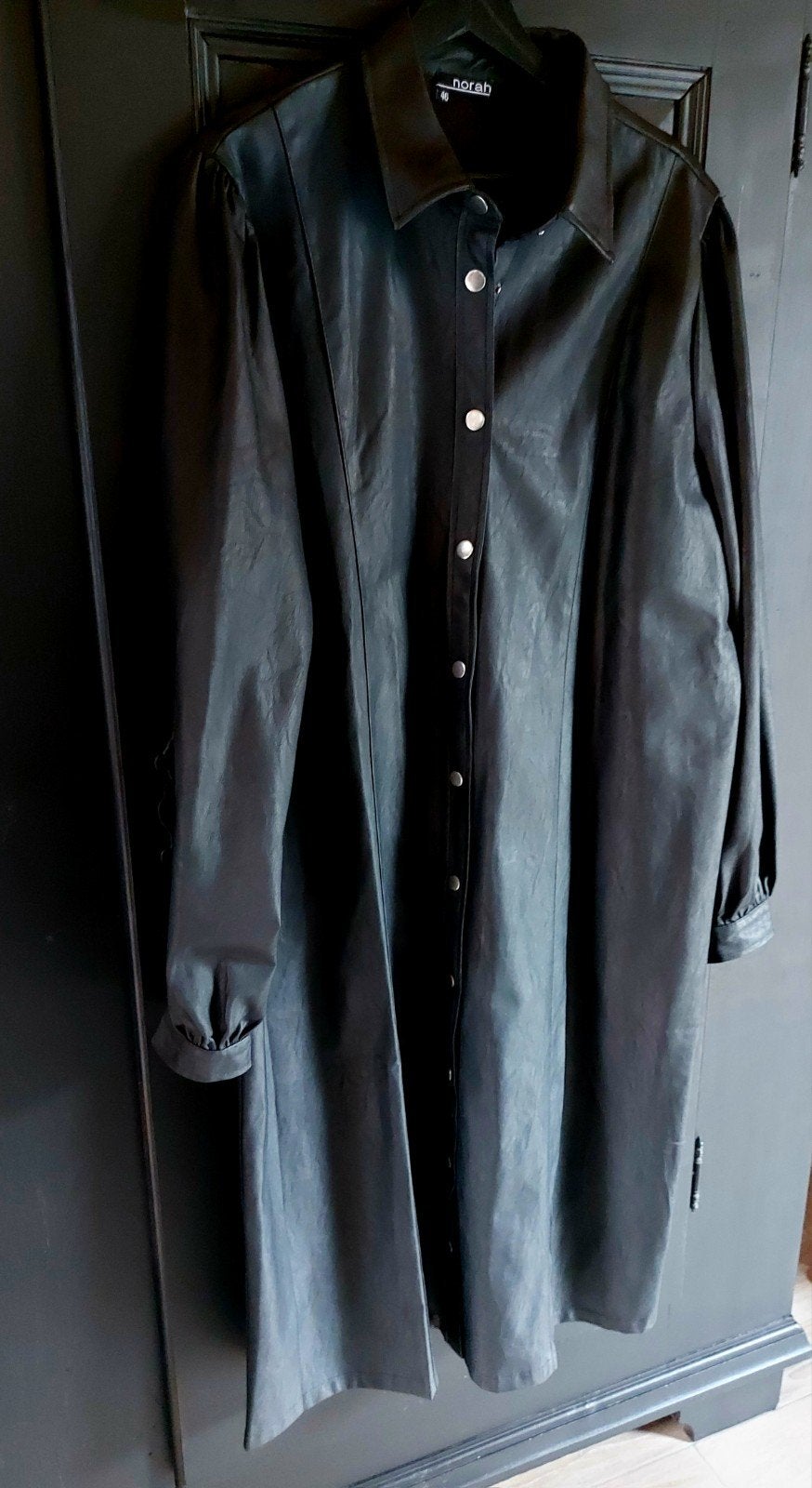 Norah Zwart Imitatie Leren Jurk Maat 46, Zwart, Maat 46/48 (XL) of groter, Ophalen of Verzenden, Zo goed als nieuw