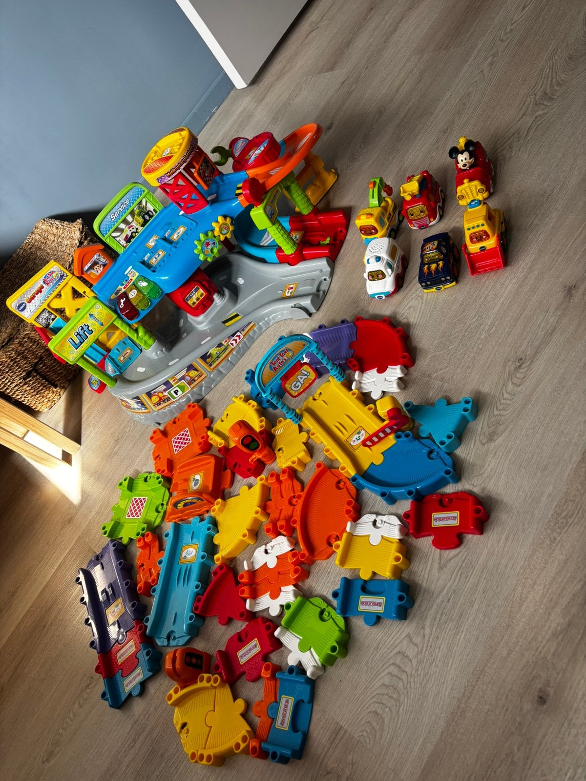 Toet toet auto garage, wegdelen, auto’s, Kinderen en Baby's, Speelgoed | Vtech, Ophalen of Verzenden, Gebruikt, 2 tot 4 jaar