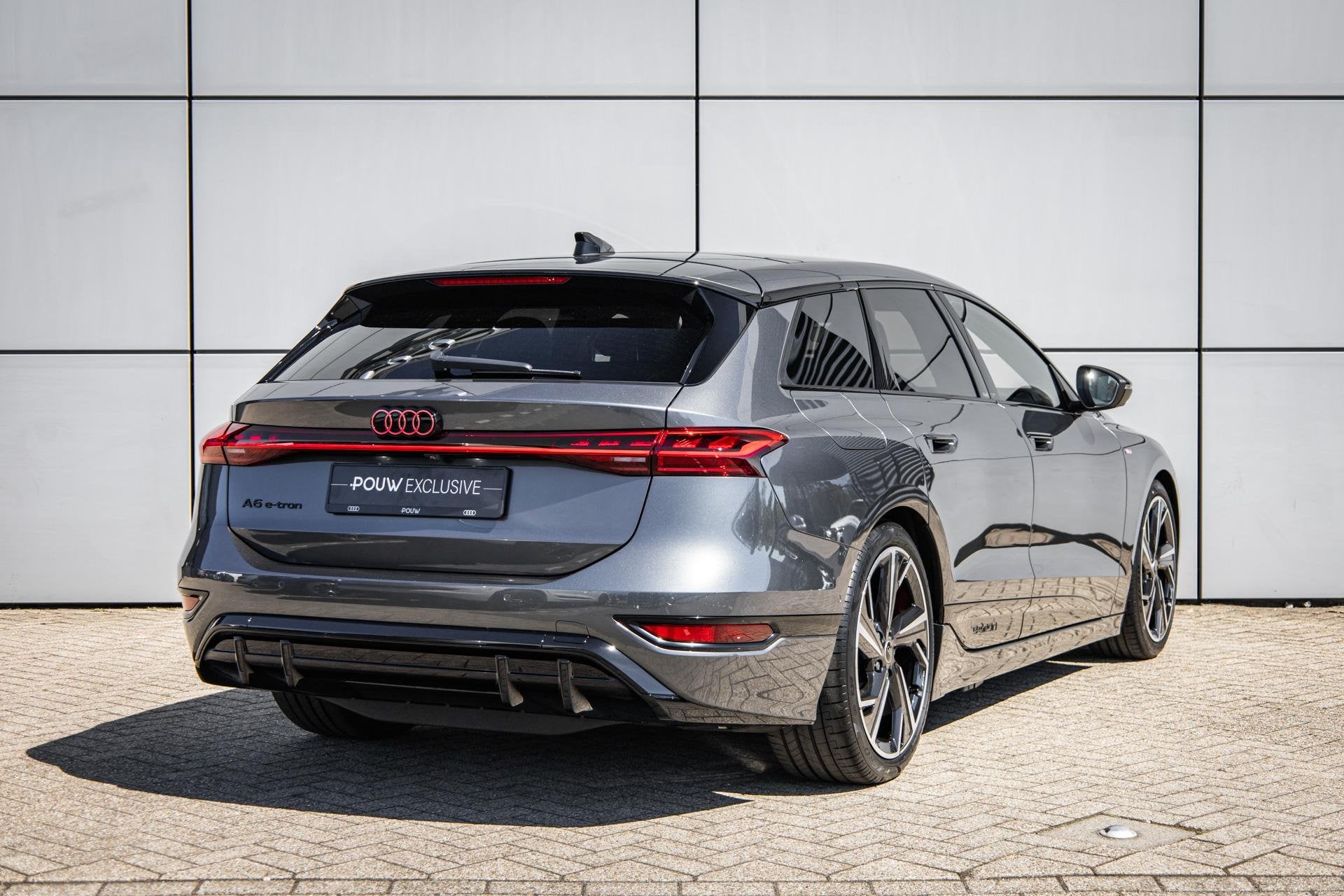 Audi A6 Avant e-tron 286pk S Edition 83 kWh | Head-up Displa, Auto's, Automaat, 12 maanden, Achterwielaandrijving, Zwart