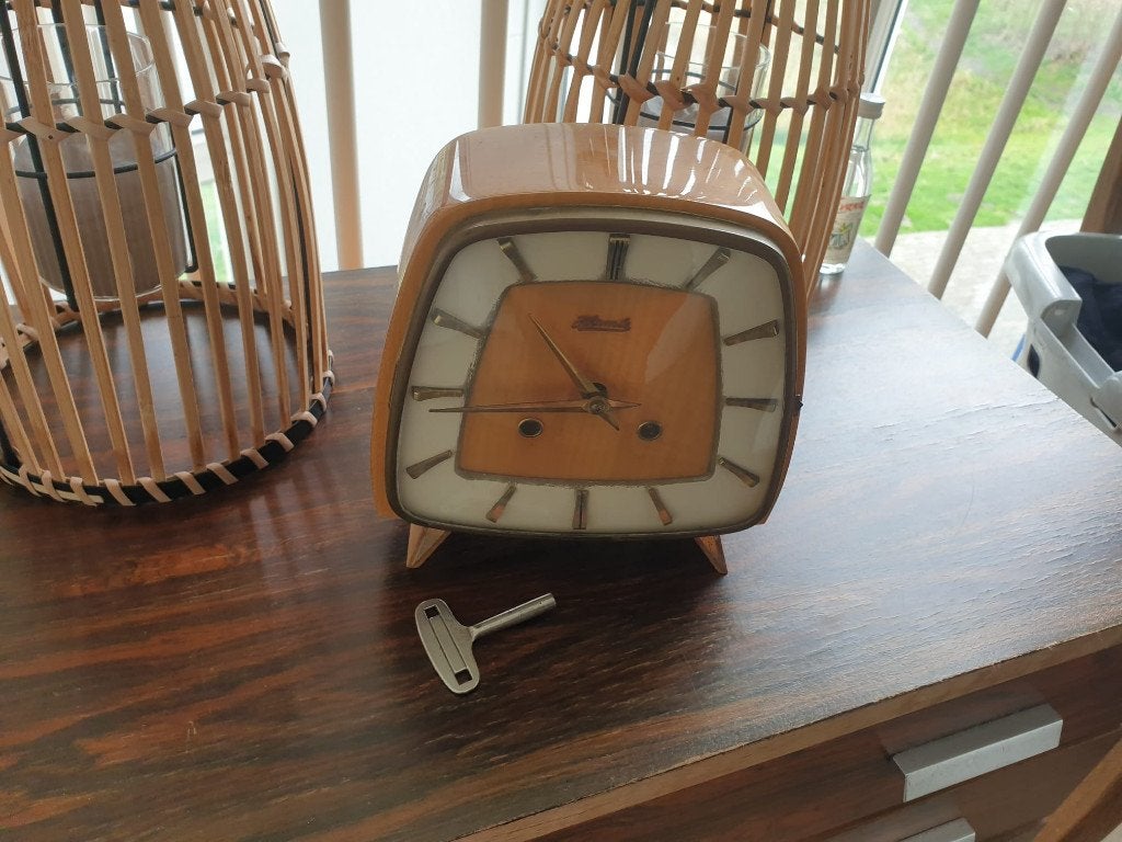 Klok Antiek / retro pendule in goede staat - HERMLE, Antiek en Kunst, Antiek | Klokken, Verzenden