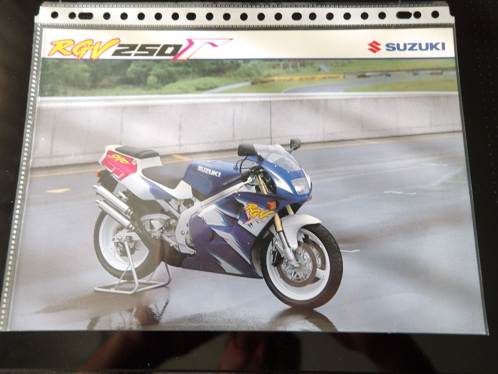 Suzuki RGV250 Motorfiets Brochure, Ophalen of Verzenden, Suzuki