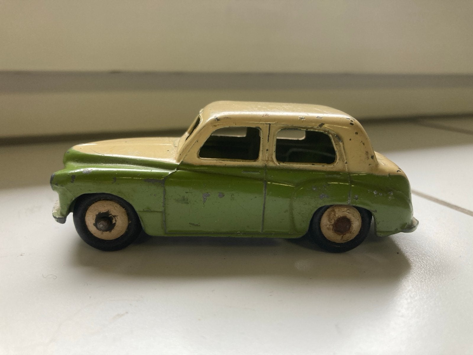 Dinky Toys Hillman Minx 154 - Vintage Modelauto, Ophalen of Verzenden, Gebruikt, Auto, Dinky Toys