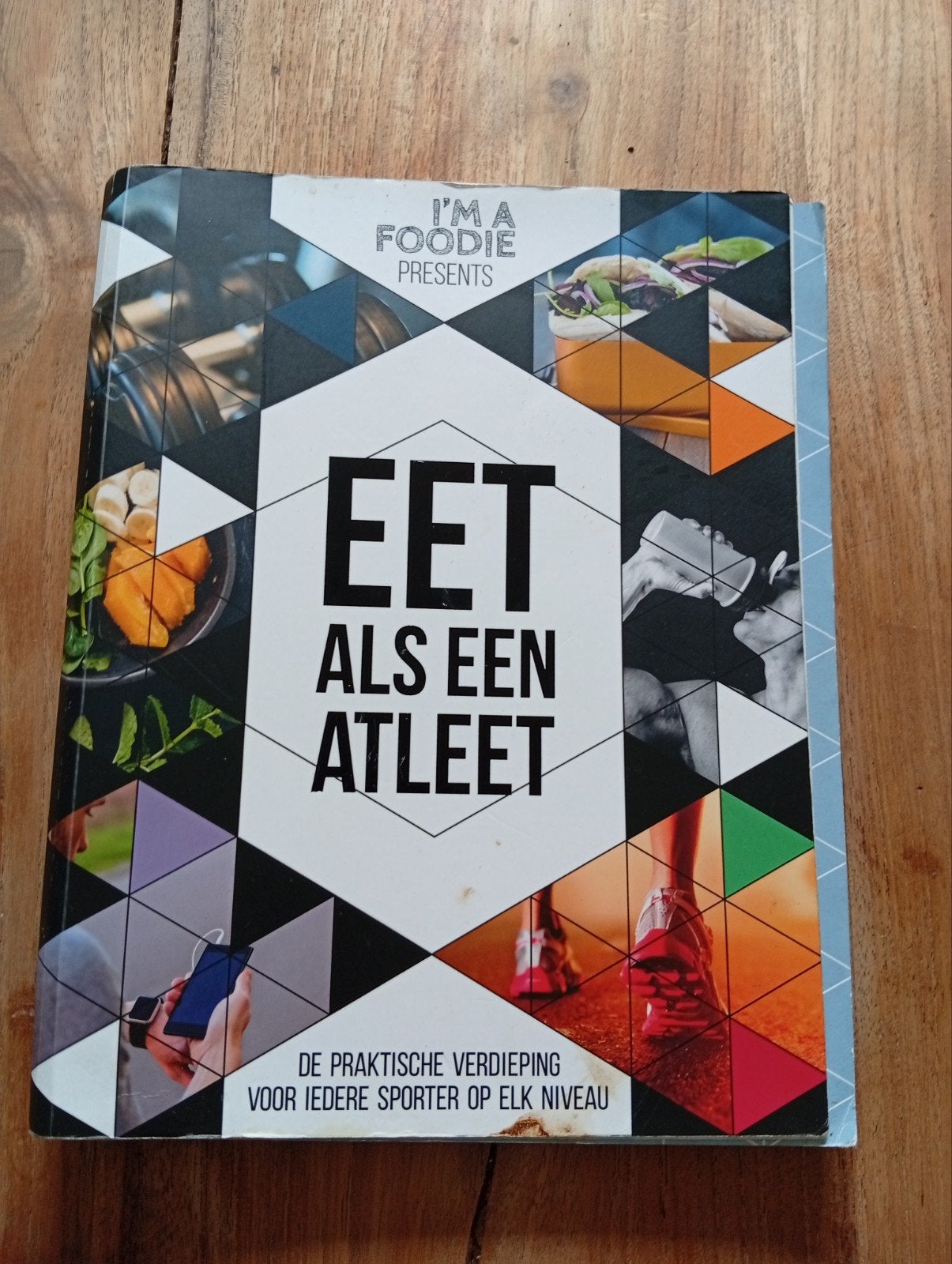 Sarai Pannekoek - Eet als een atleet, Boeken, Ophalen of Verzenden, Sarai Pannekoek; Titia van der Stelt; Vera Wisse, Italië, Gelezen